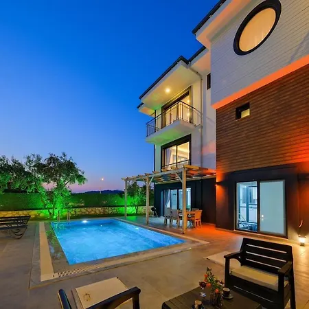 Villa Moonshine Duo Luxury Oasis In