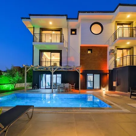 Moonshine Duo Luxury Oasis In Villa